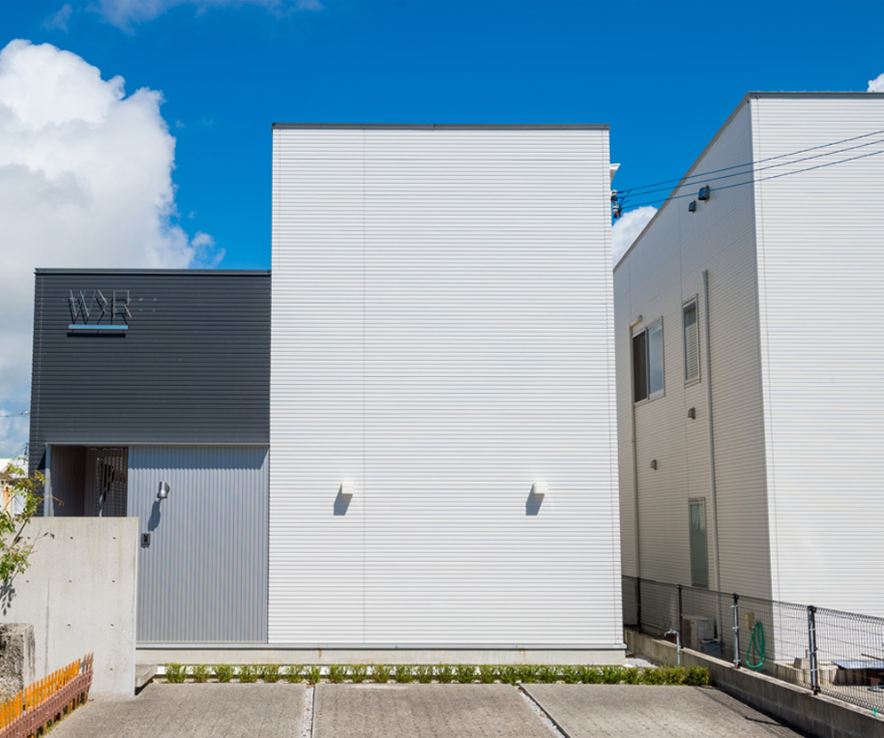 沖縄市モデルハウス　フロアーコーティング施工（ミラーコート）